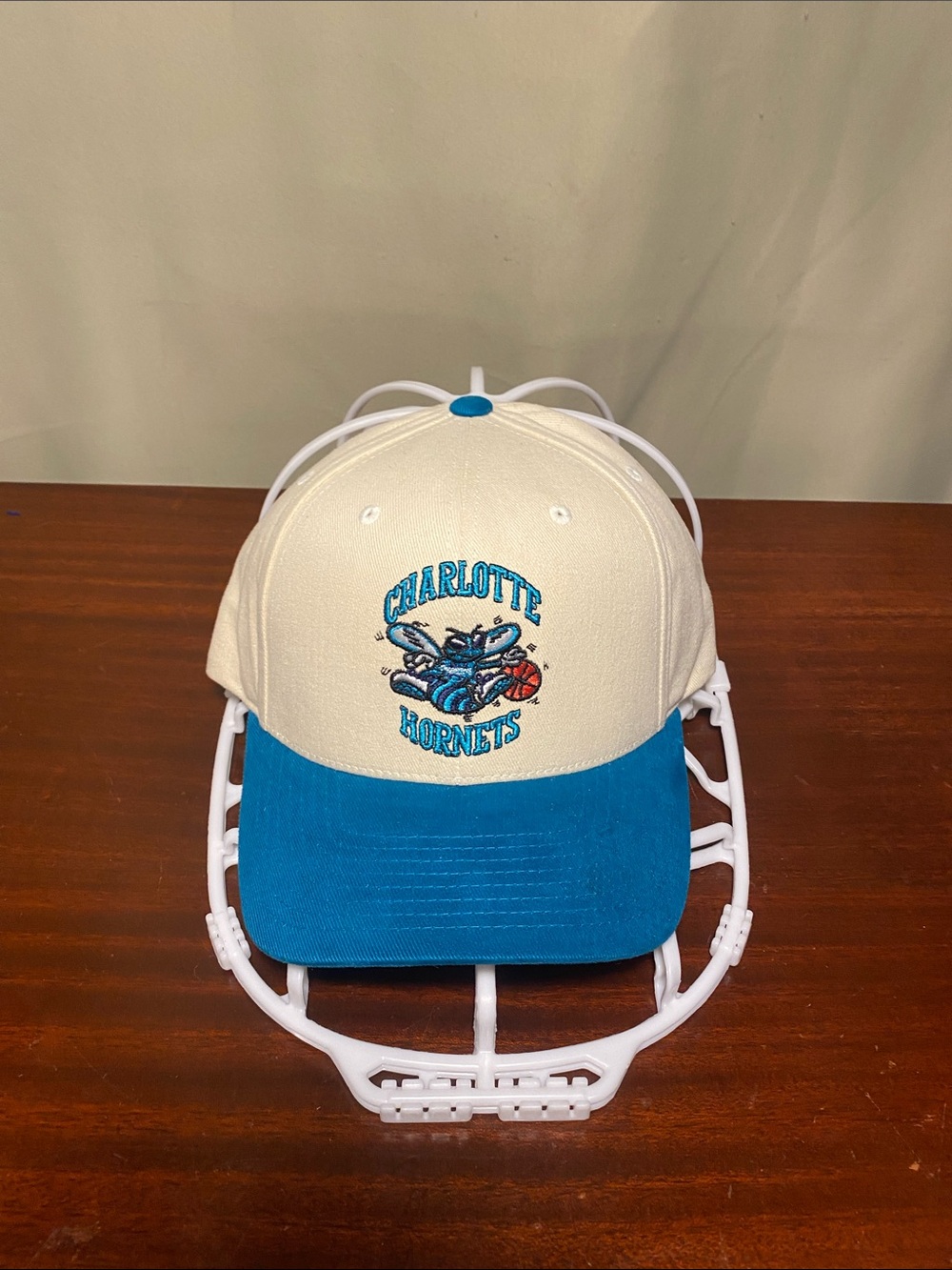 Mitchell & Ness Charlotte Hornets Cream Pro Crown Fit HWC Snapback Hat O/S NWT